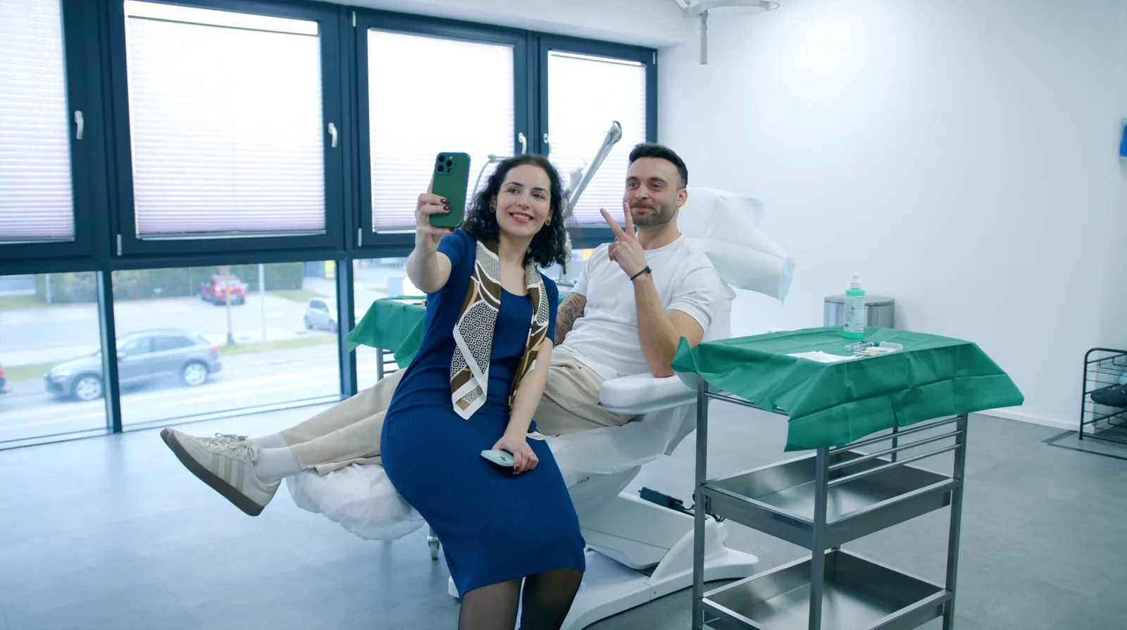 Zufriedener Patient mit vollem Haar